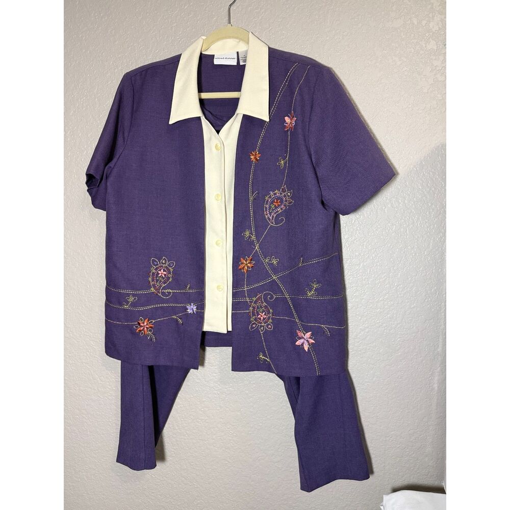 Vintage used purple Alfred Dunner Pantsuit size 18. Embroidery/embellishment